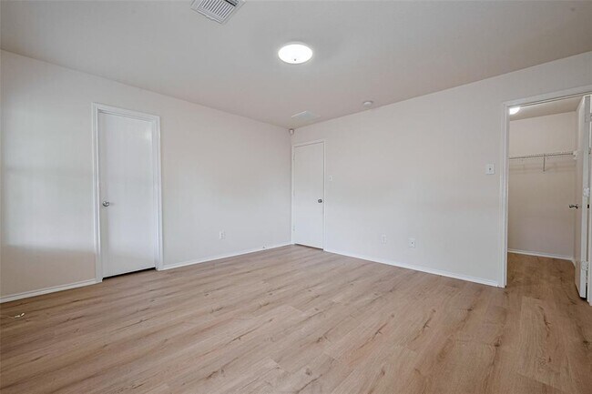 Building Photo - 8435 Westknoll Ln