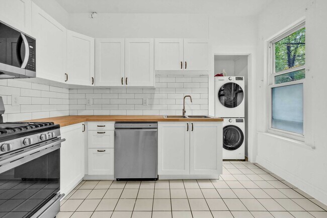 Building Photo - 1200 Beverley Rd