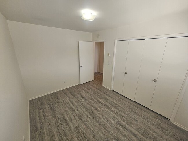 Building Photo - 2 bed 1.5 bath for rent just minutes away from the beach