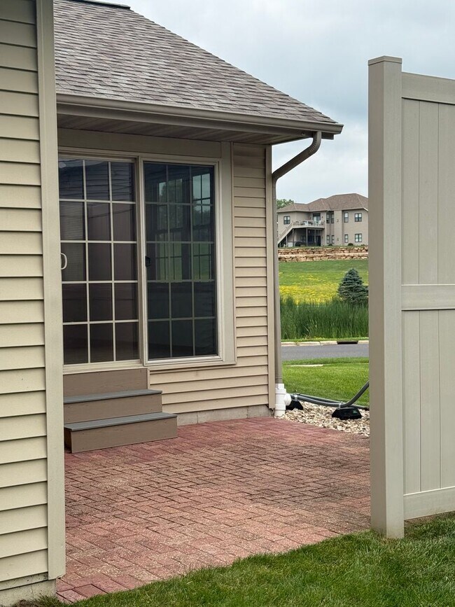 Building Photo - Remodeled 3BR 3BA Duplex in Black Earth –  $2800 month