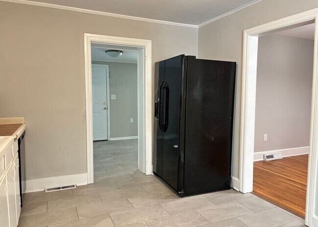 Building Photo - Available now. WATER & SEWER INCLUDED! Gre...