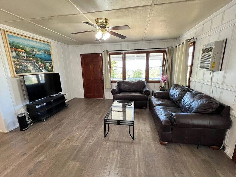 Building Photo - 8707 Golden Ridge Rd