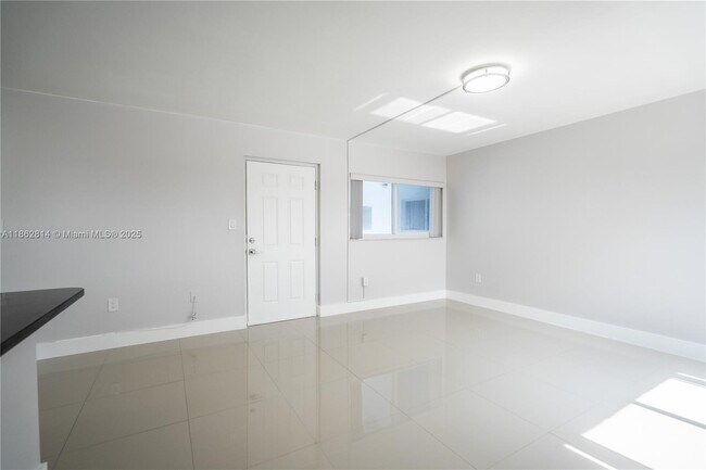 Building Photo - 1986 Biarritz Dr