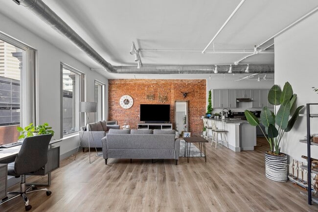 Building Photo - The Cast Iron Building