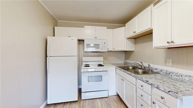 Building Photo - 208 Lynn Dr