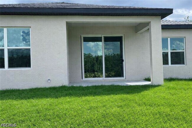 Building Photo - 460 Westchester Dr