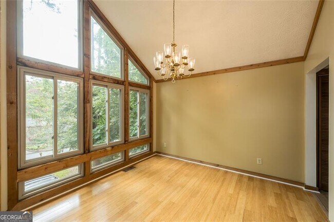 Building Photo - 4535 Kings Crossing Dr NE