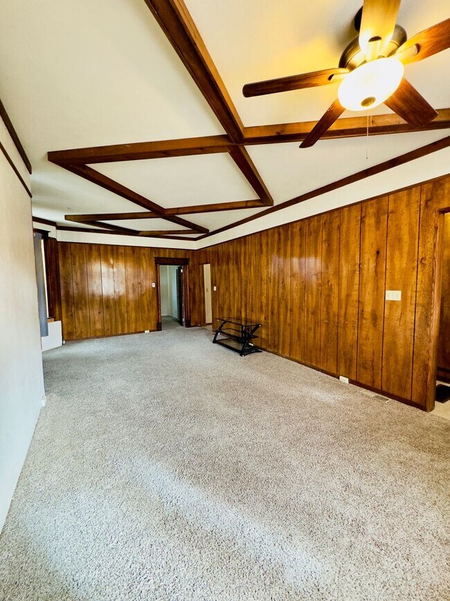 Building Photo - 510 S Ash St