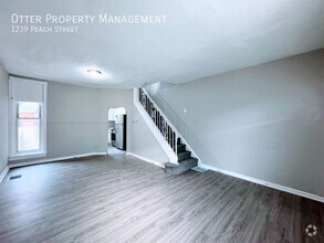 Building Photo - 2BR/1BA Apartment with Spacious Living roo...