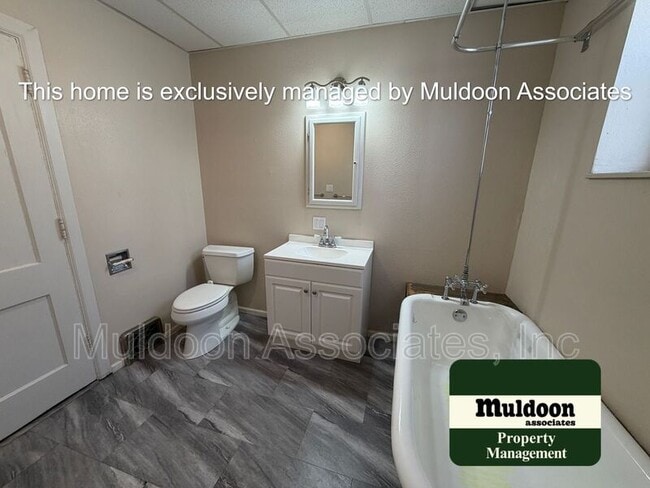 Building Photo - 705 E Platte Ave