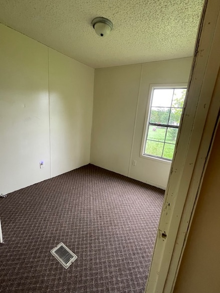 Building Photo - 1406 Burrell Rd