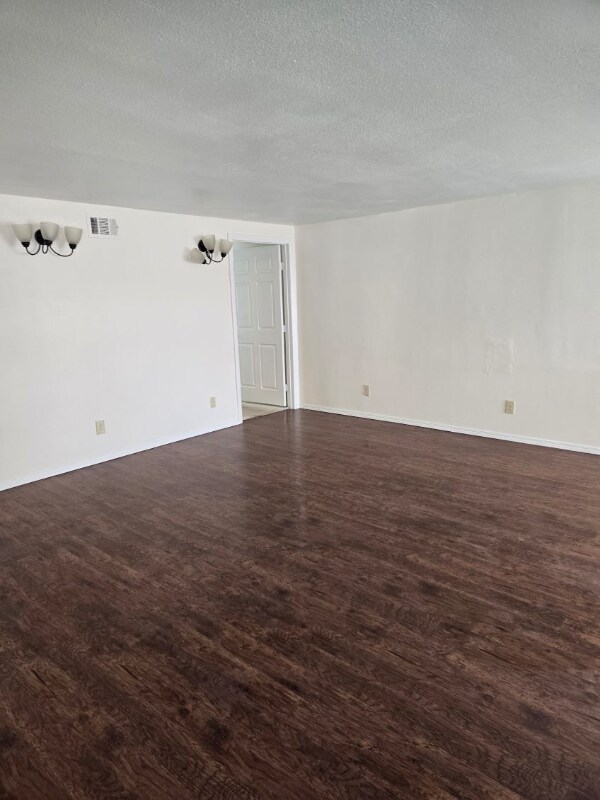 Building Photo - 471 E Nugent St
