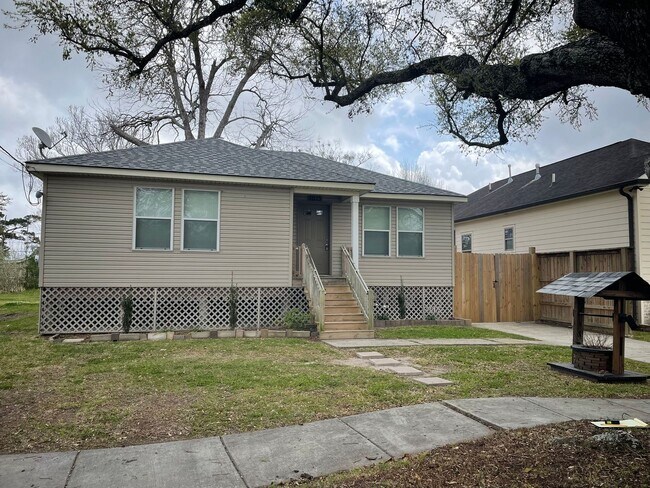 Building Photo - 3013 Palmetto St
