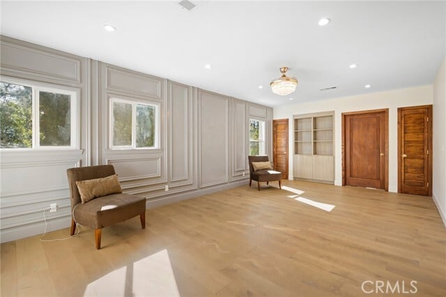 Building Photo - 2065 E Altadena Dr