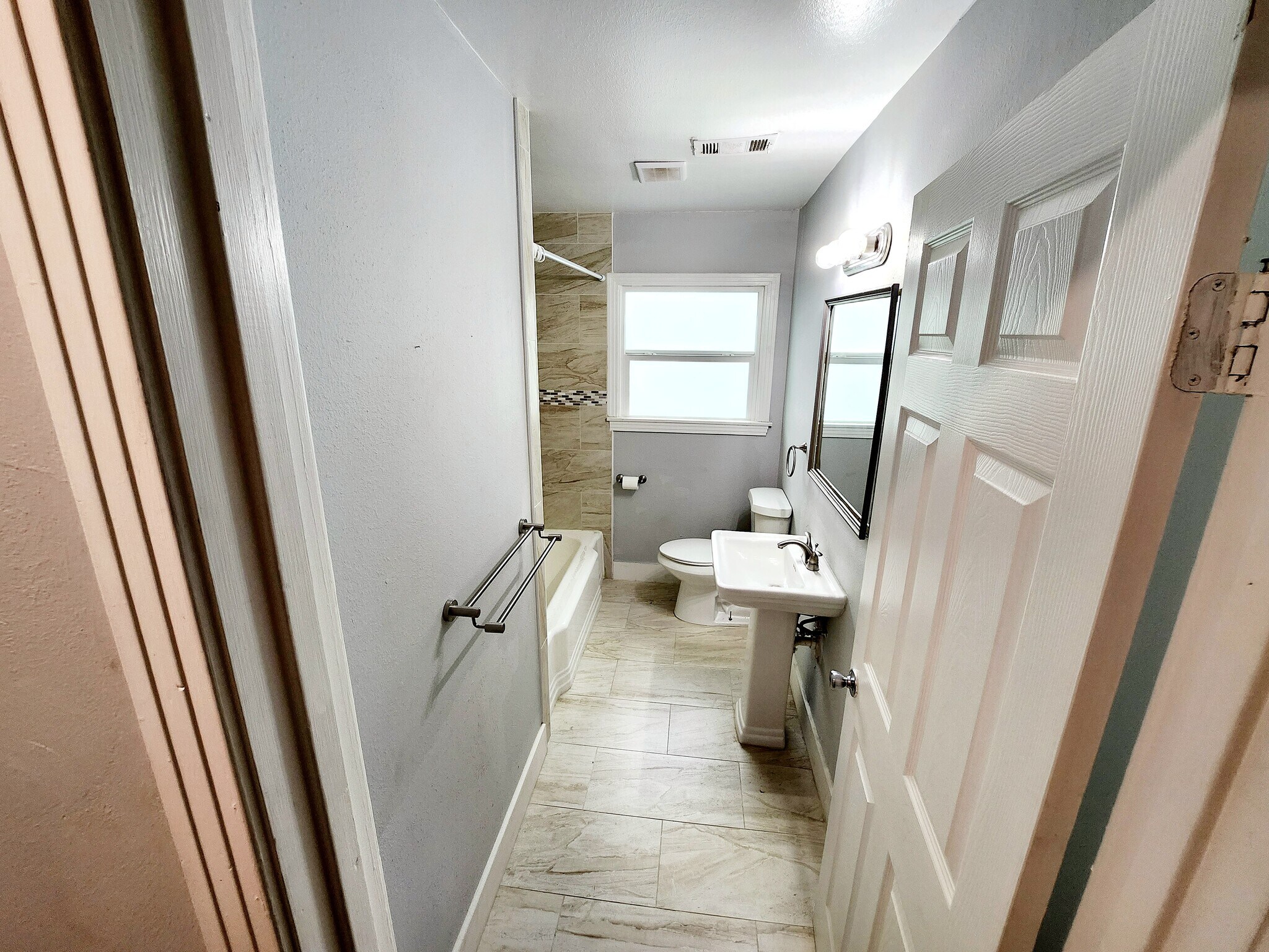 Building Photo - 618 Dunkley Dr