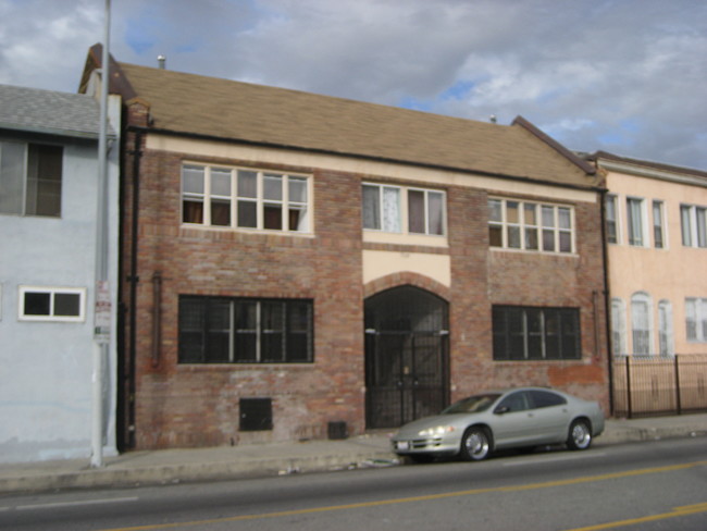 Primary Photo - 1735 W Vernon Ave