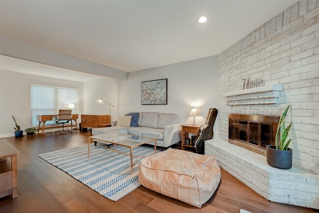 Building Photo - 742 Country Pl Dr