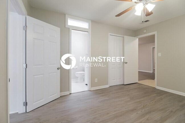 Building Photo - 4 Bedroom Pet-Friendly Home in Ocoee, FL with Main Street Renewal