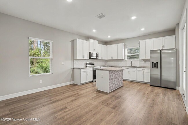 Building Photo - 2241 San Filippo Dr SE