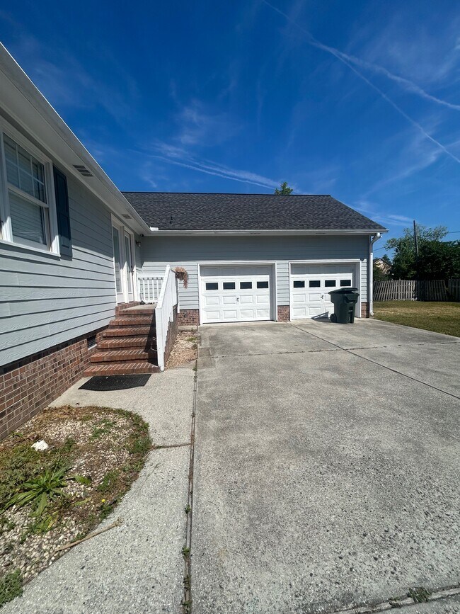 Building Photo - 1402 Laurel St