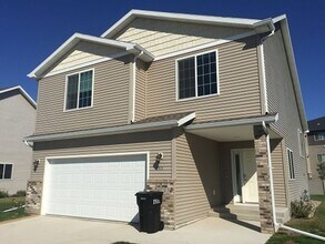 Building Photo - 3 Bed 3 Bath Single Family Home