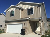 Building Photo - 3 Bed 3 Bath Single Family Home
