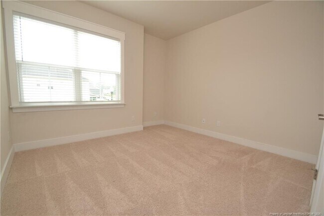 Building Photo - 544 Basin Hl Dr