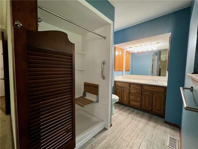 Building Photo - 3 bedroom 2 bath home for lease