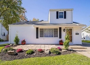 Building Photo - Charming Cape Cod - Move In Ready