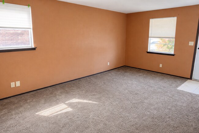 Building Photo - Cute Two Bedroom Home