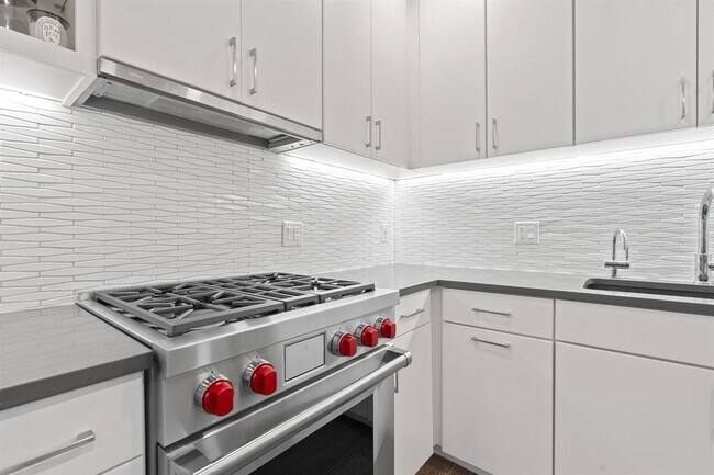 Building Photo - 900 S 1st St