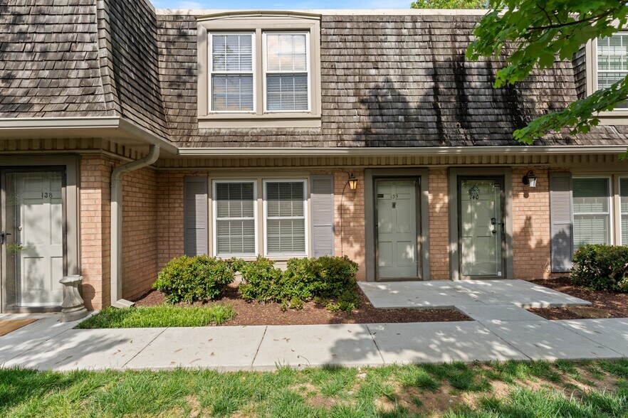 Building Photo - 3000 Hillsboro Pike