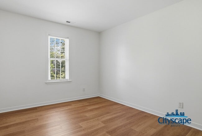 Building Photo - NEWLY RENOVATED 4 BEDROOM ASHBROOK HOME