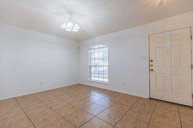 Building Photo - 8914 Walnut Springs