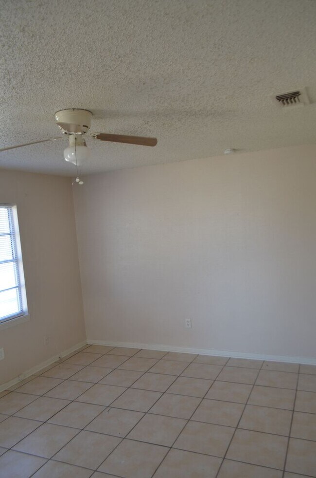 Building Photo - 1008 S 9th St