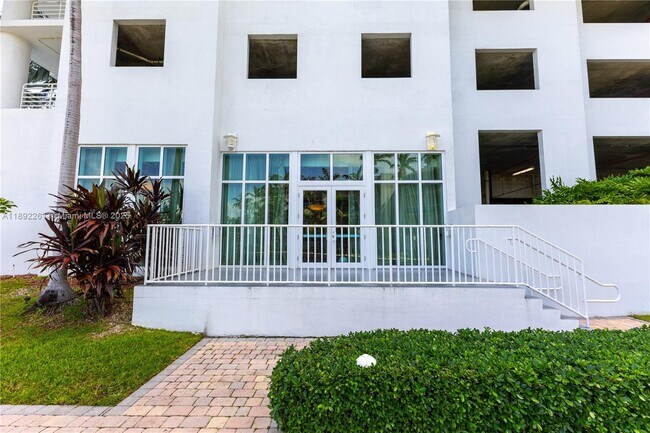 Building Photo - 7900 Harbor Island Dr