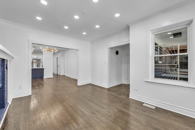 Building Photo - 7835 S Laflin St