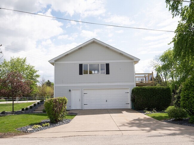 Building Photo - 1170 McCarthy Rd