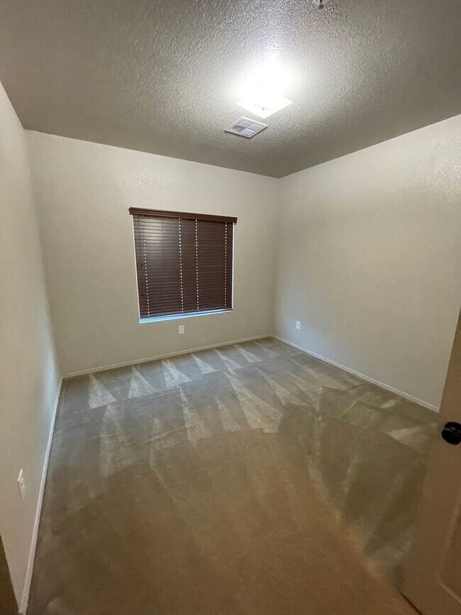 Building Photo - Luxury El Dorado Condo for Rent