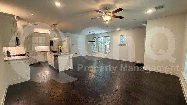 Building Photo - 872 TX-5