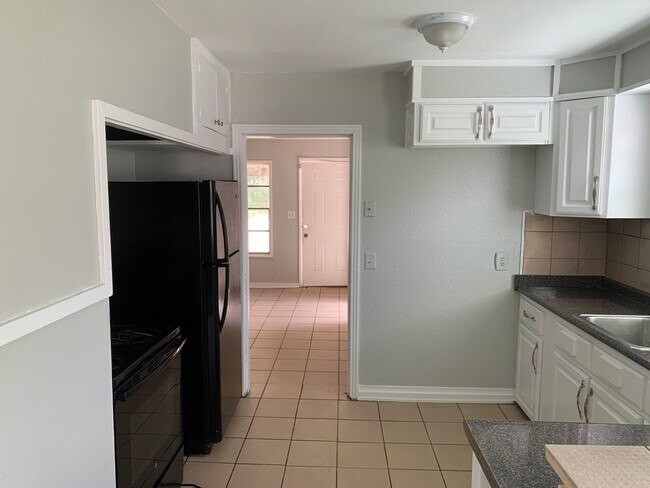 Building Photo - 2449 Midway St