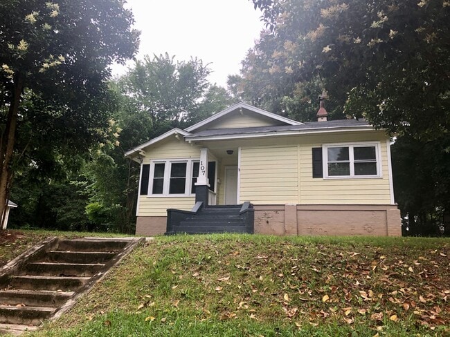 Building Photo - **MOVE-IN Special $500 off the 1st full month's rent with lease signed by 12/10/25**