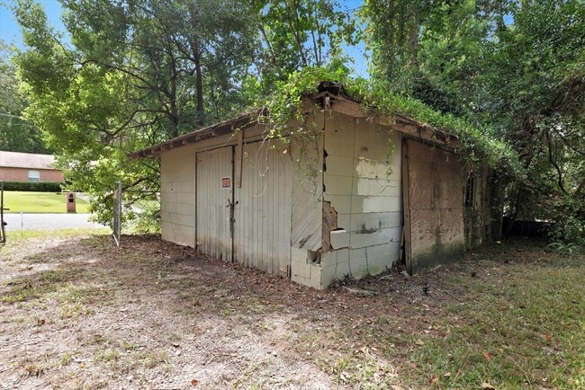 Building Photo - 519 W 6th Ave