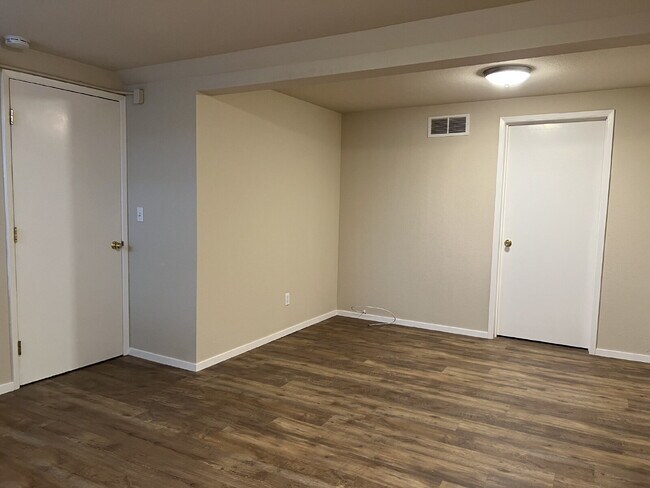 Building Photo - Bright and Spacious 5 Bedroom Home in San Anselmo