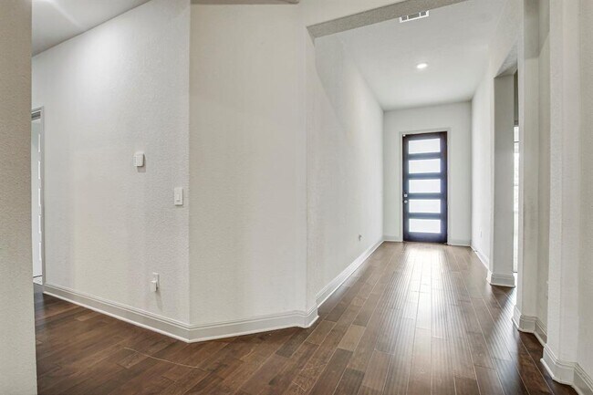 Building Photo - 18012 Stefano Dr