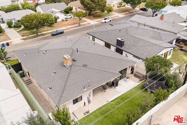 Building Photo - 5664 Coliseum St