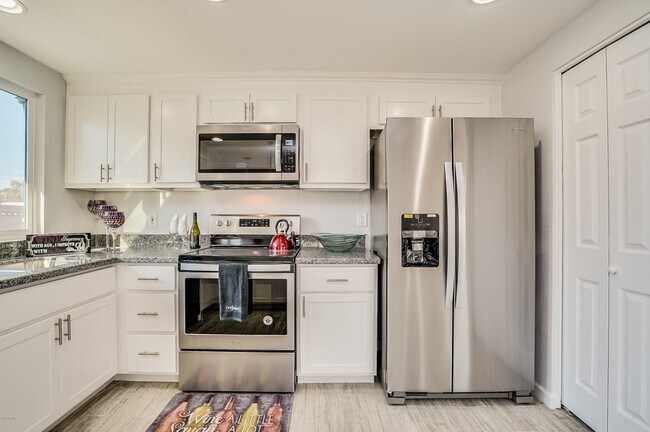 Building Photo - 1804 W Nopal Dr