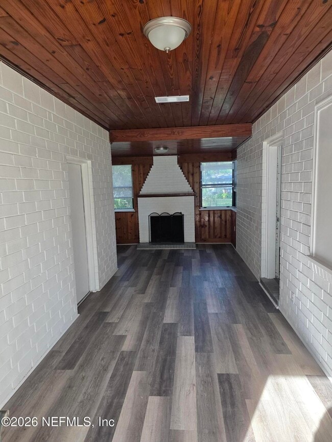 Building Photo - 7816 Catawba Dr