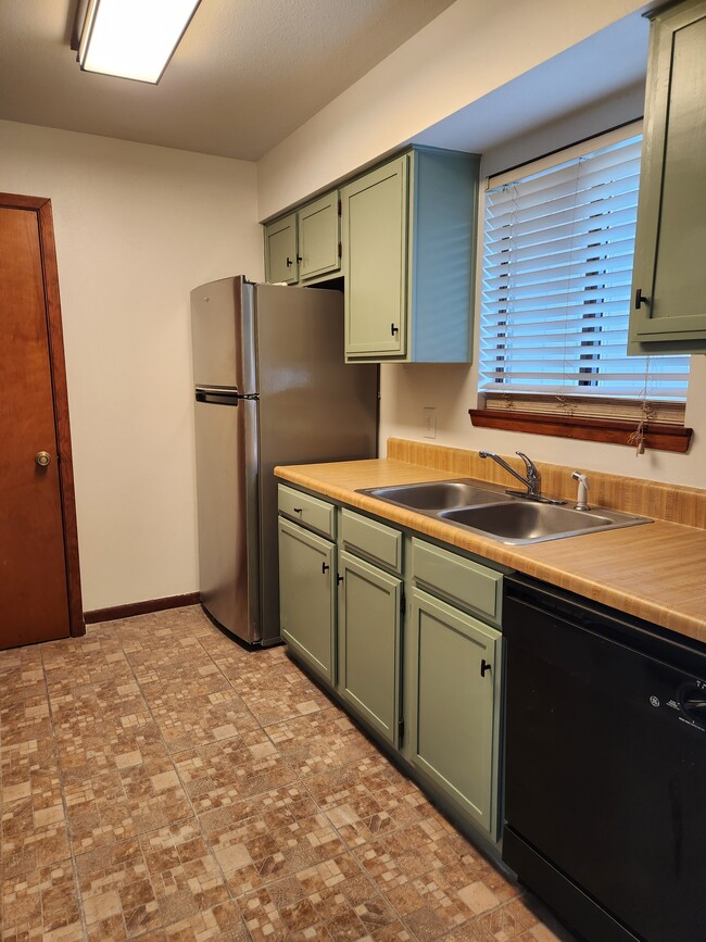 Building Photo - 206 Cottonwood Ct