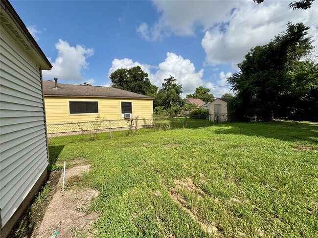 Building Photo - 7211 Orlando St
